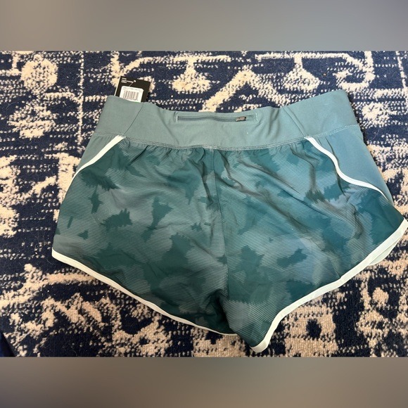 Under Armour Women's Green Shorts - Picture 3 of 3